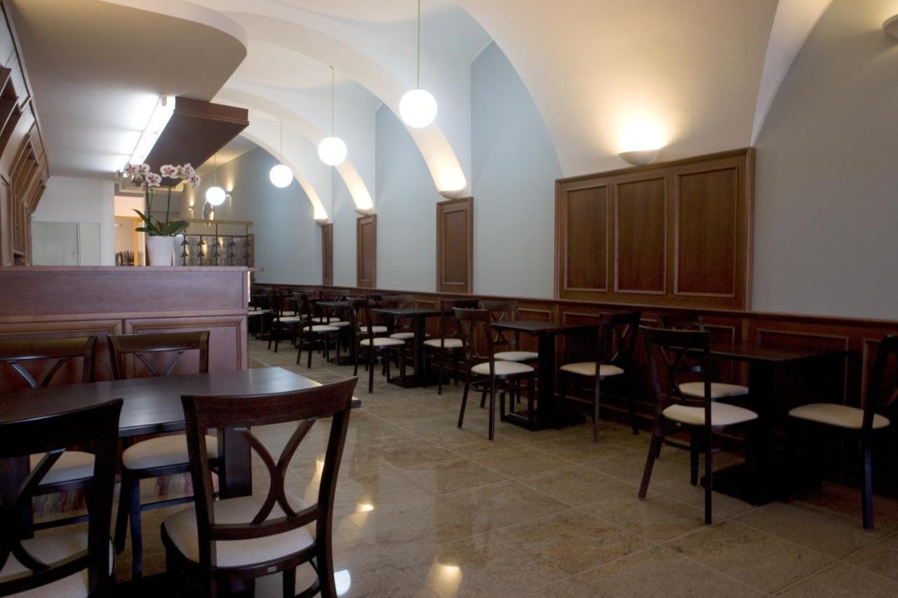 Hostel U Zlateho Kohouta Kroměříž Buitenkant foto